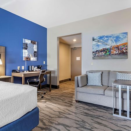 Best Western Plus Castlerock Inn & Suites Бентънвил Екстериор снимка