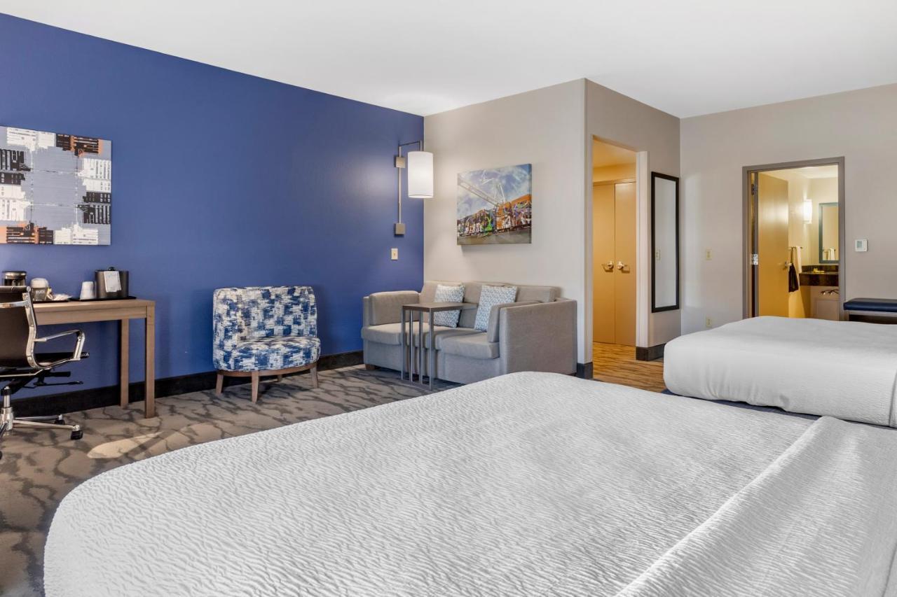 Best Western Plus Castlerock Inn & Suites Бентънвил Екстериор снимка