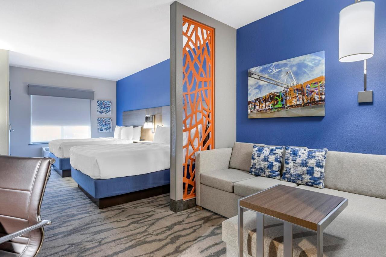 Best Western Plus Castlerock Inn & Suites Бентънвил Екстериор снимка