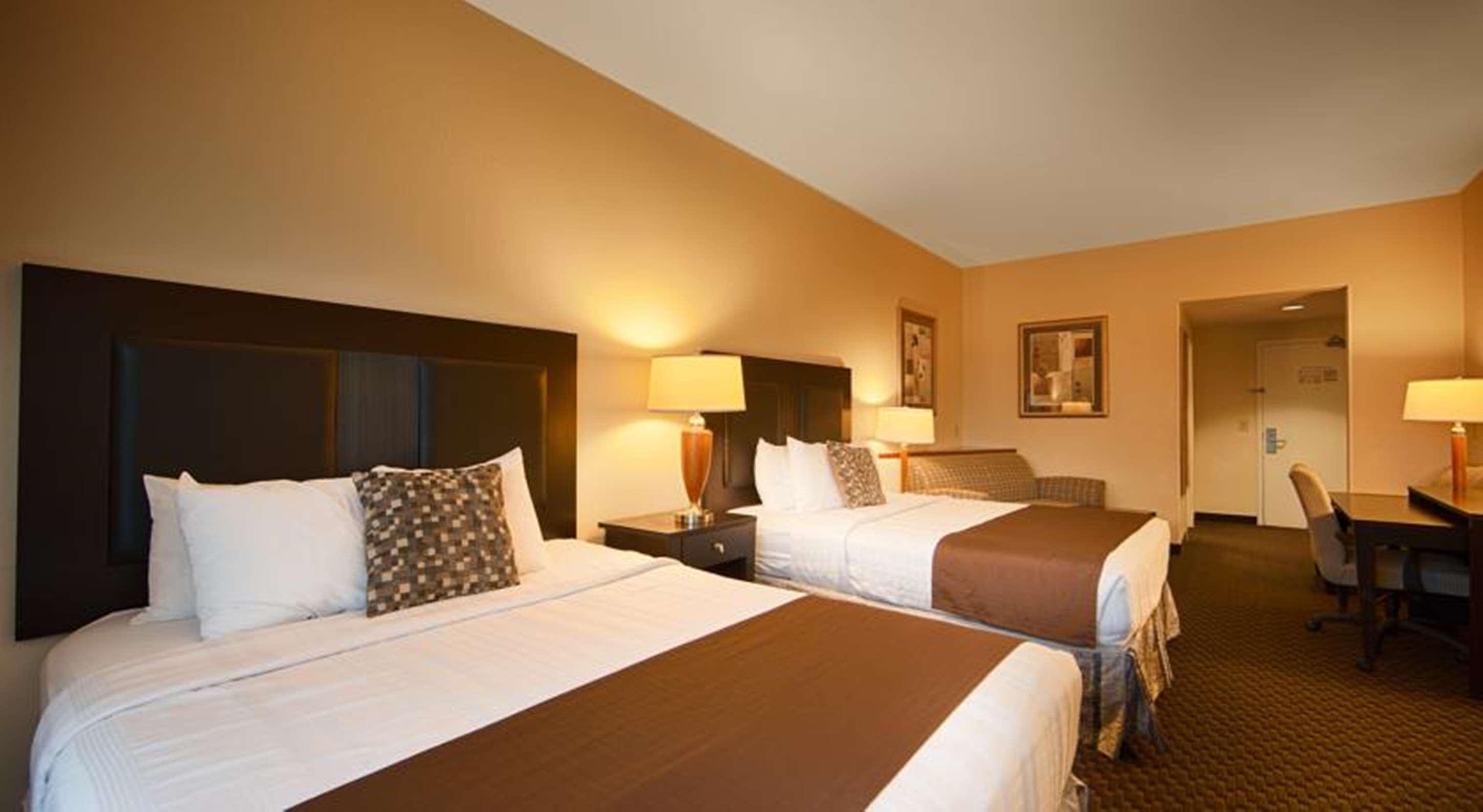 Best Western Plus Castlerock Inn & Suites Бентънвил Екстериор снимка