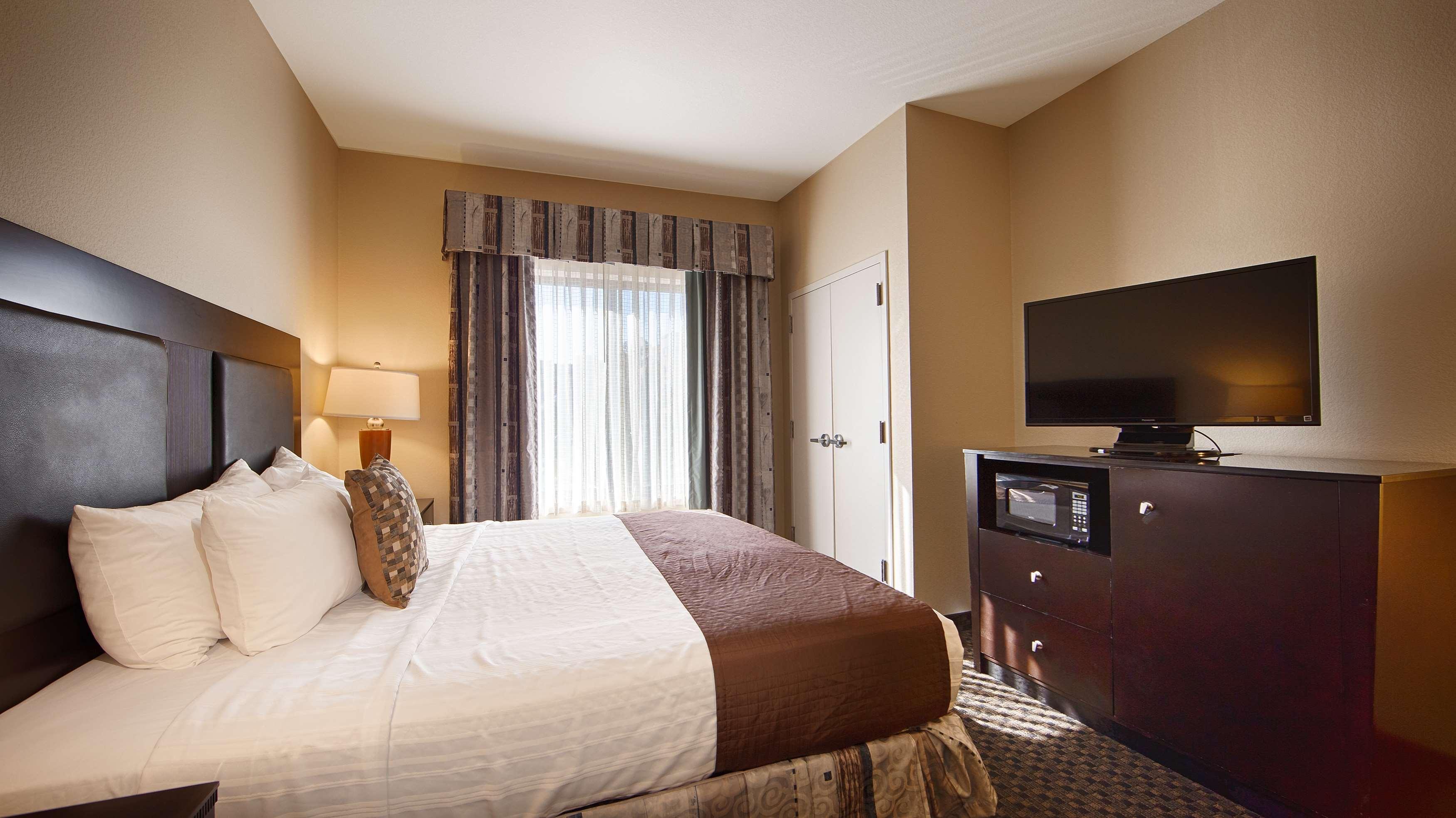 Best Western Plus Castlerock Inn & Suites Бентънвил Екстериор снимка