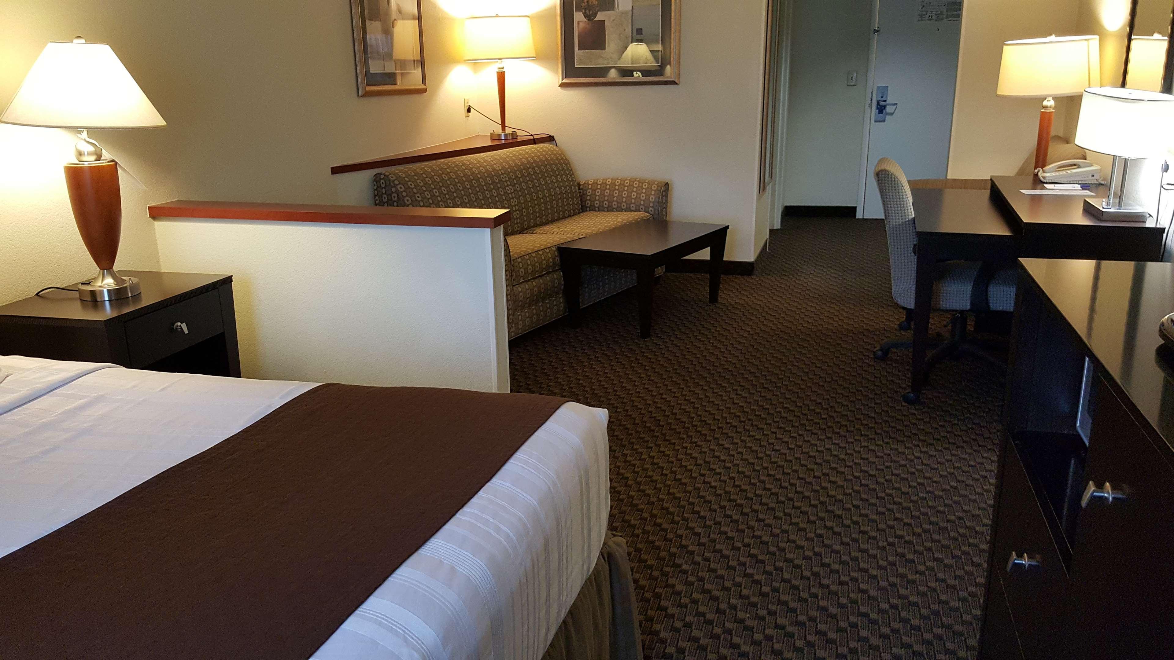 Best Western Plus Castlerock Inn & Suites Бентънвил Екстериор снимка