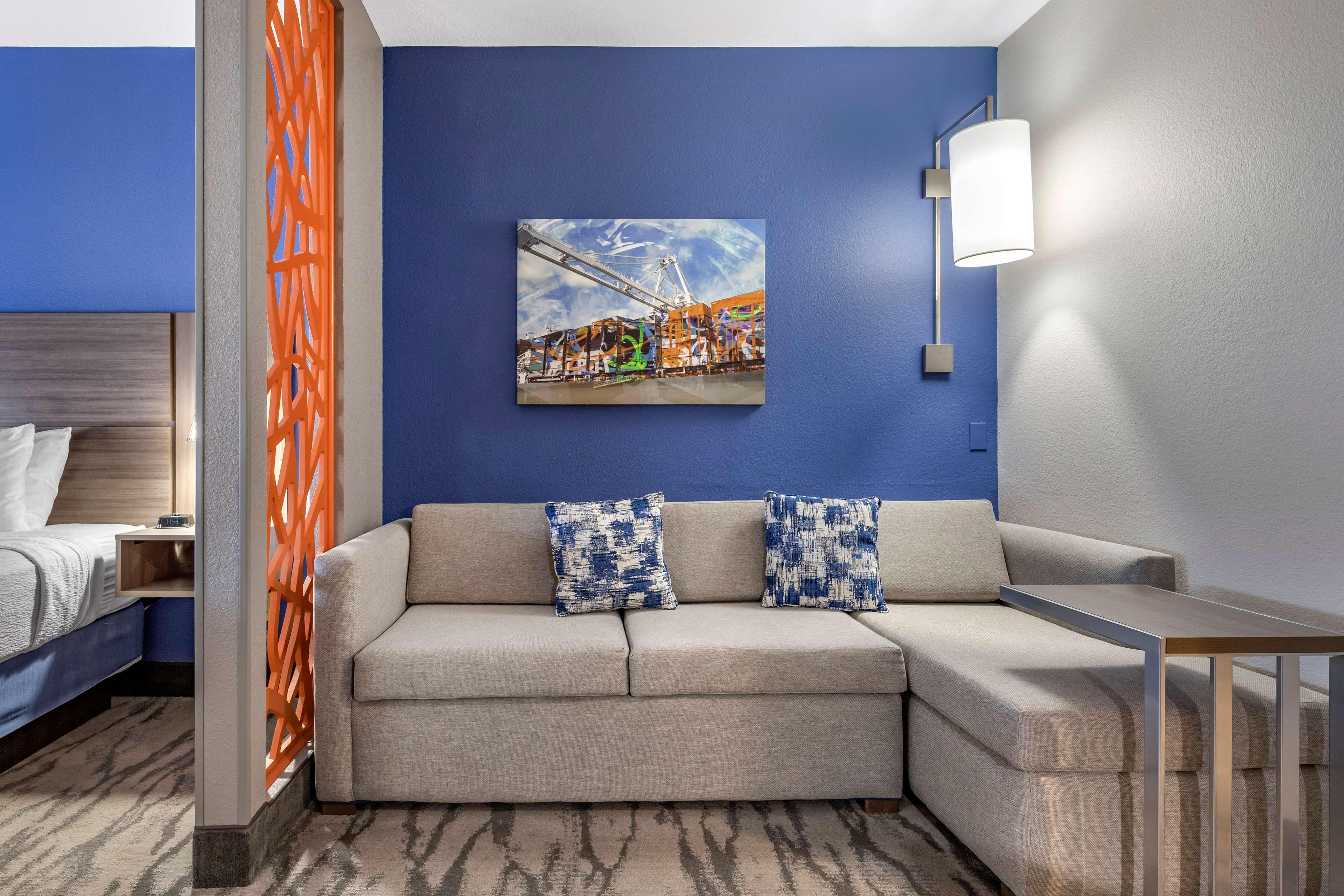 Best Western Plus Castlerock Inn & Suites Бентънвил Екстериор снимка
