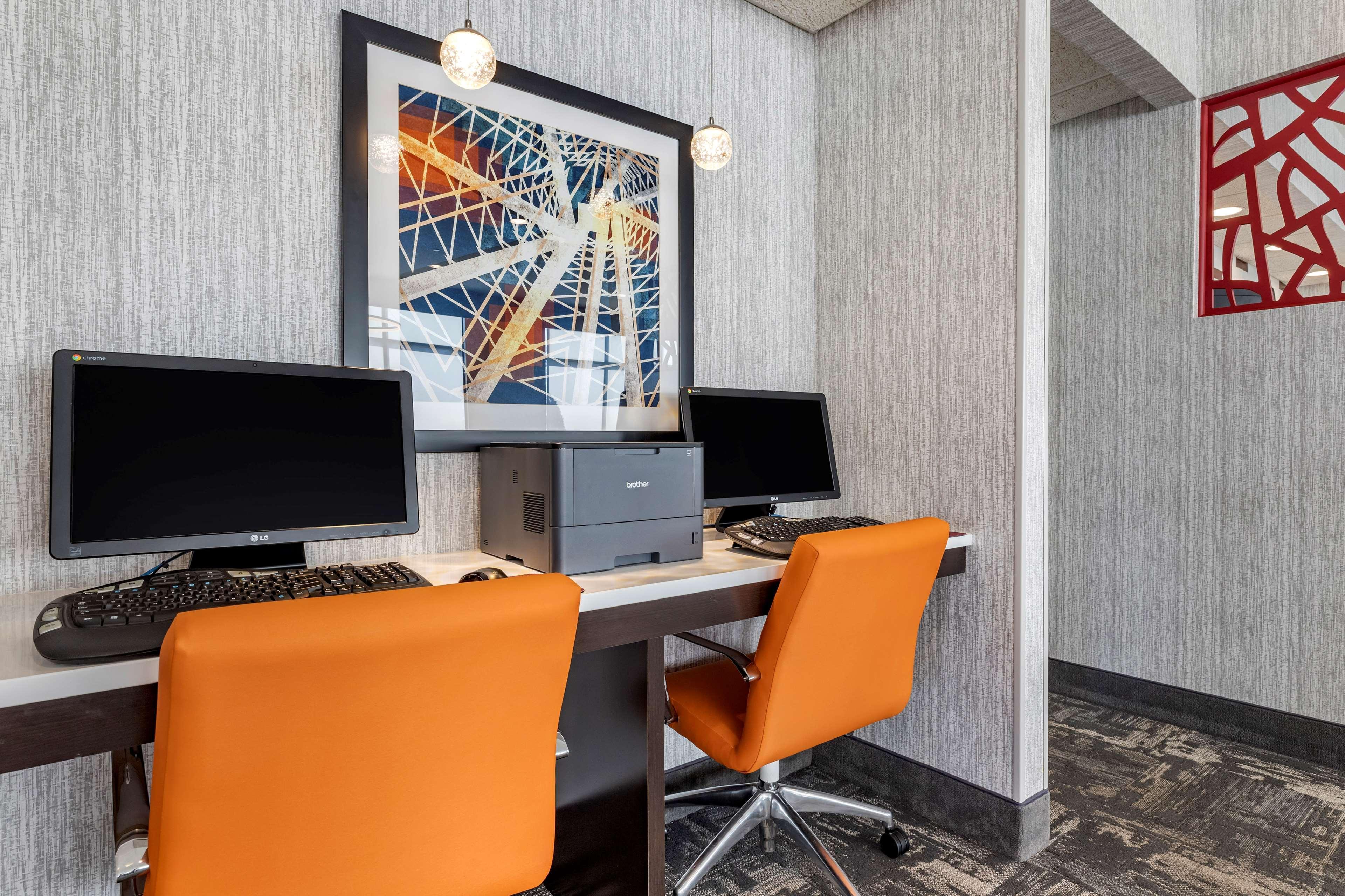 Best Western Plus Castlerock Inn & Suites Бентънвил Екстериор снимка