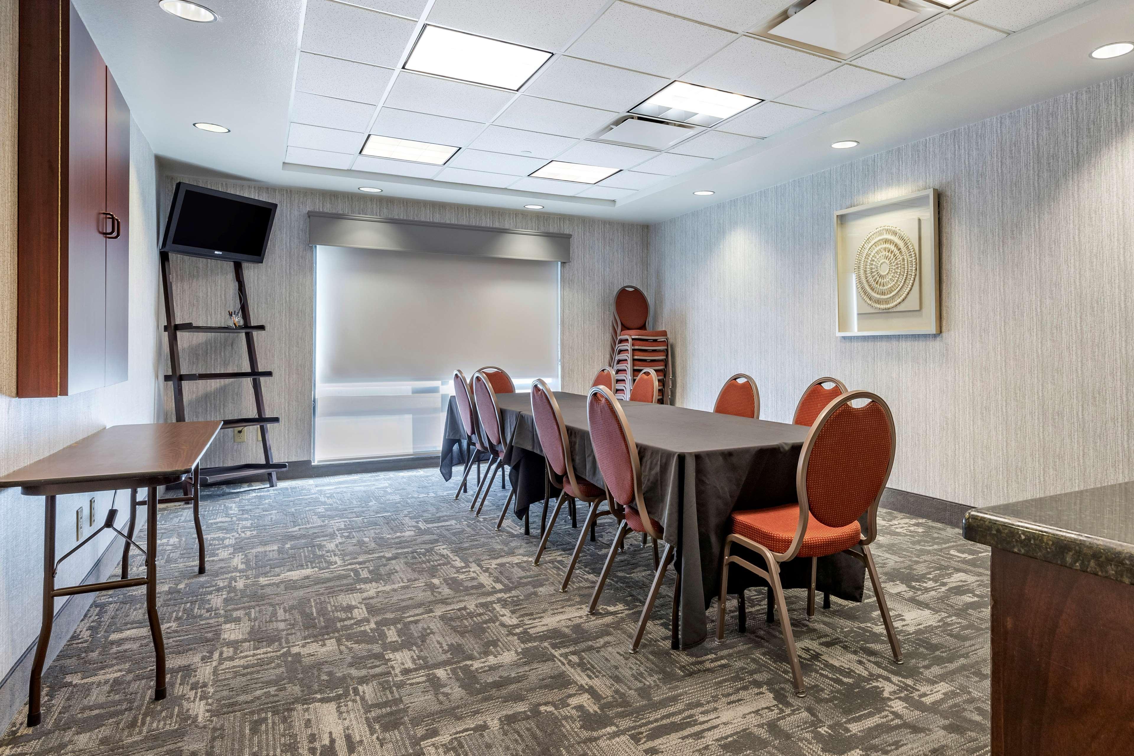 Best Western Plus Castlerock Inn & Suites Бентънвил Екстериор снимка