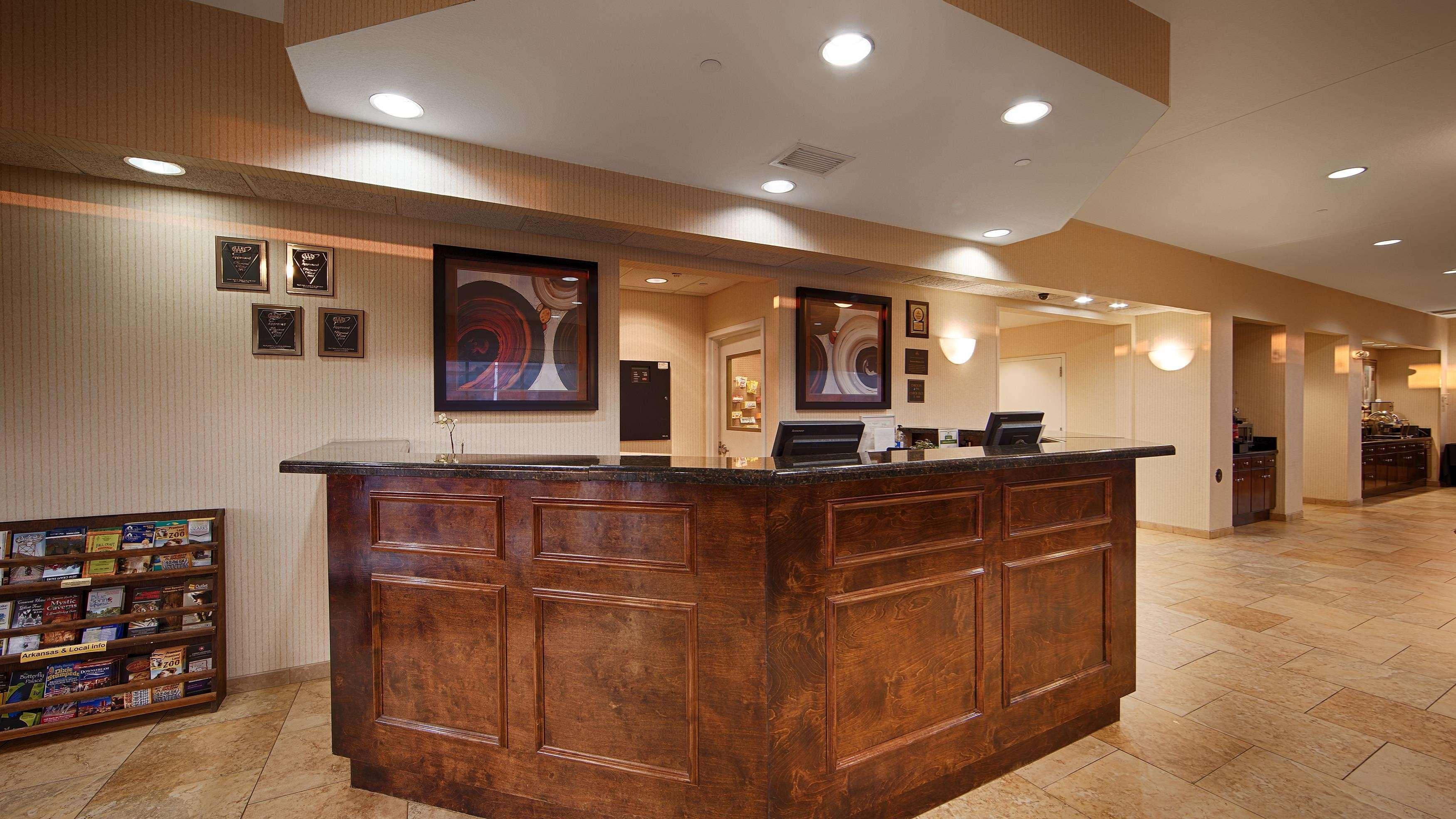Best Western Plus Castlerock Inn & Suites Бентънвил Екстериор снимка