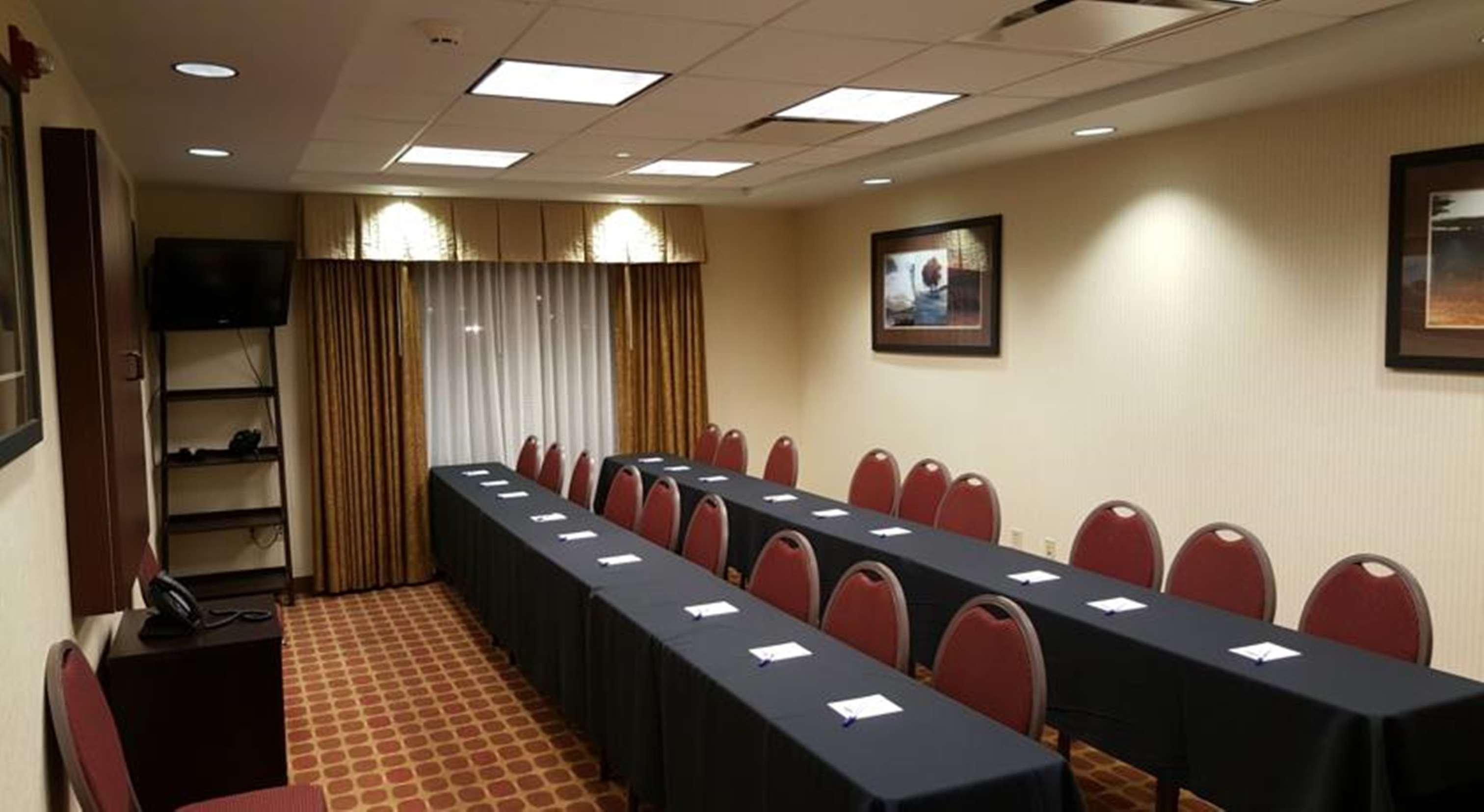 Best Western Plus Castlerock Inn & Suites Бентънвил Екстериор снимка