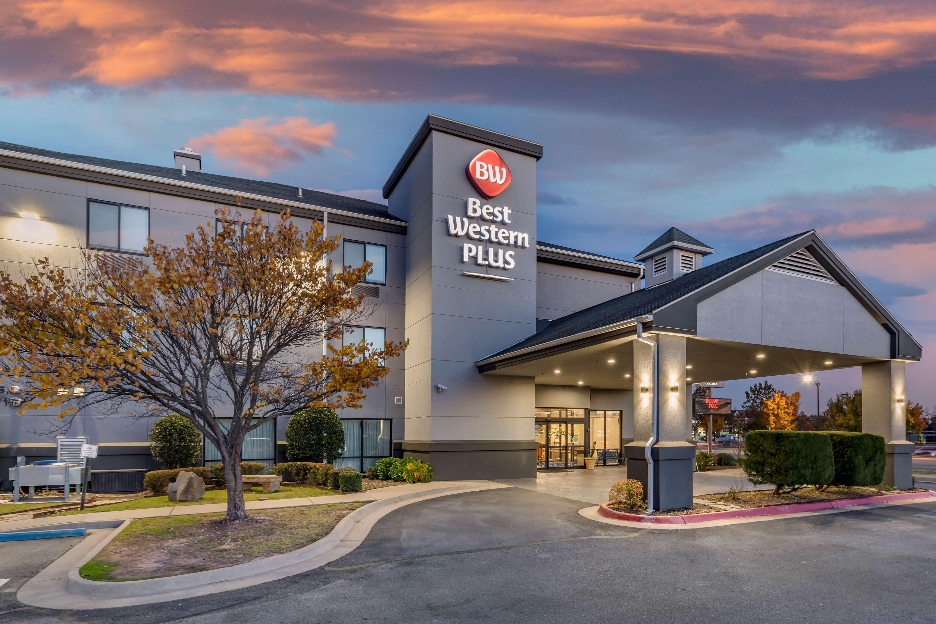 Best Western Plus Castlerock Inn & Suites Бентънвил Екстериор снимка