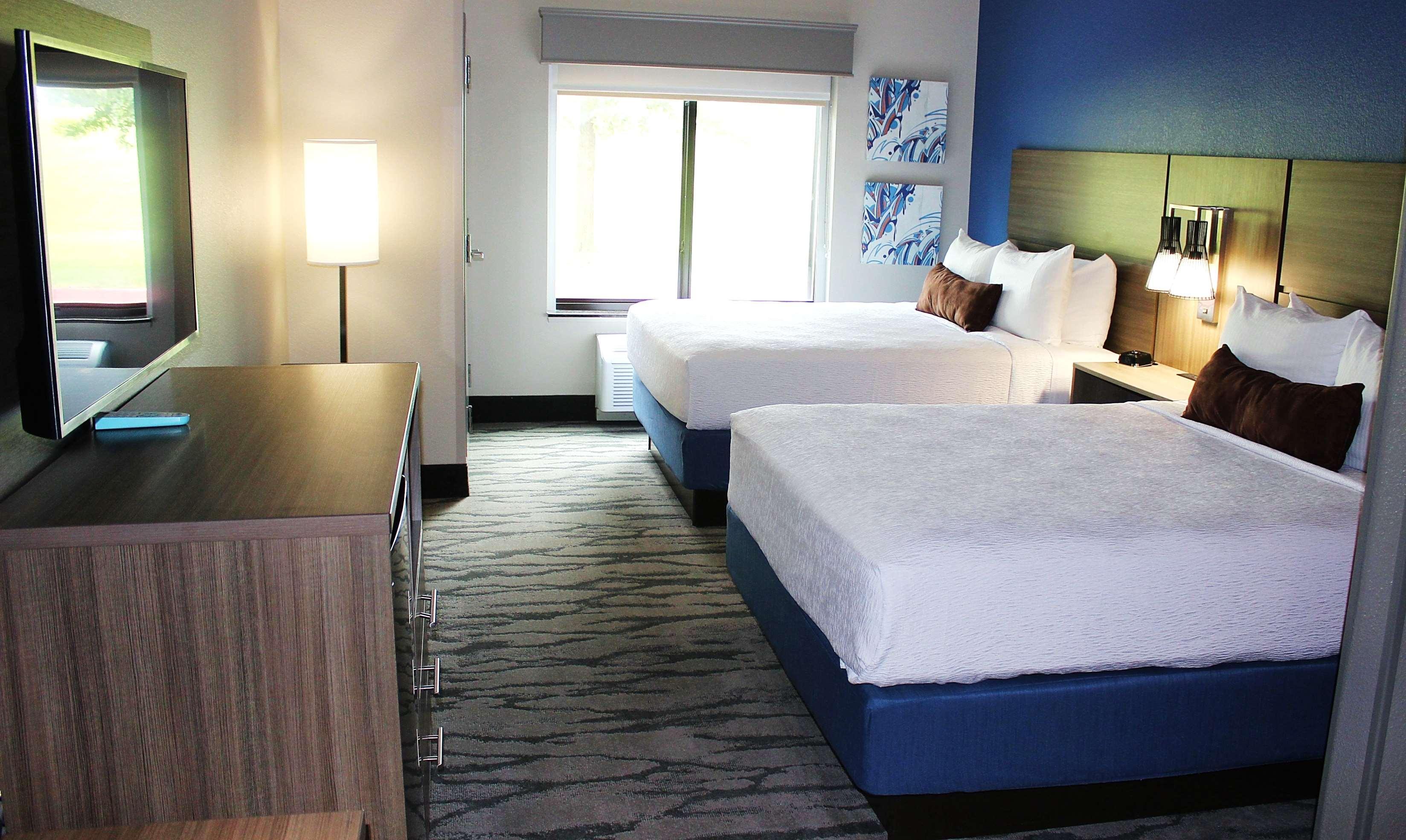 Best Western Plus Castlerock Inn & Suites Бентънвил Екстериор снимка
