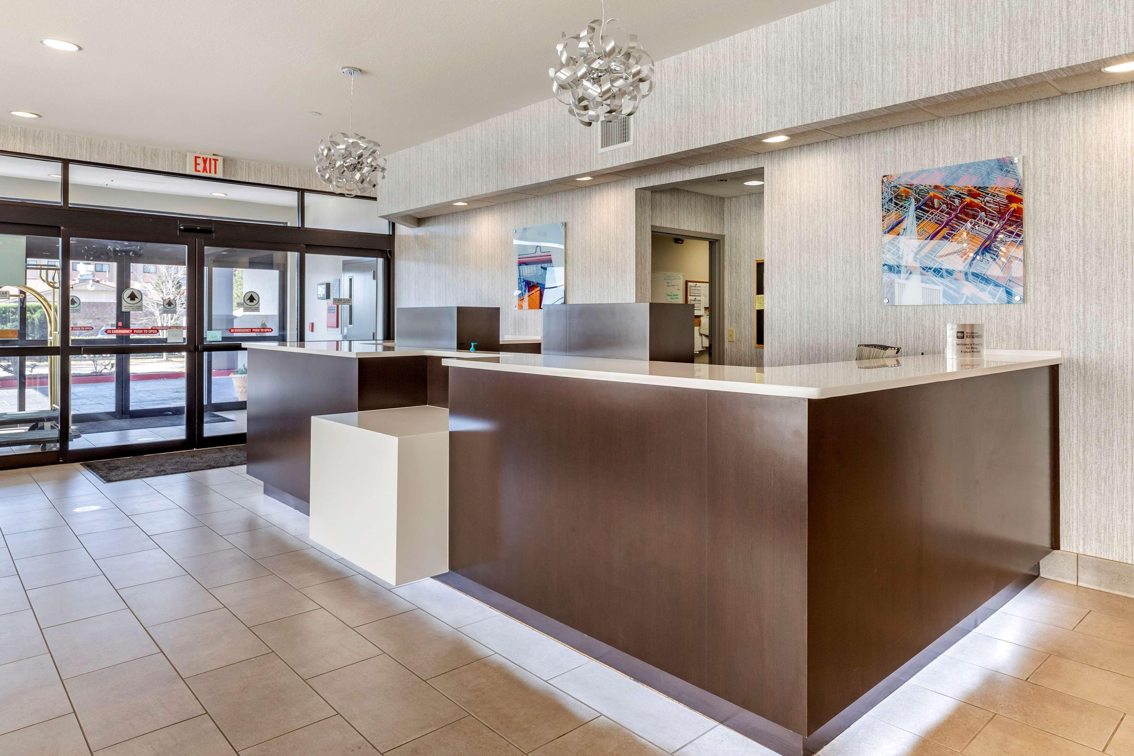 Best Western Plus Castlerock Inn & Suites Бентънвил Екстериор снимка